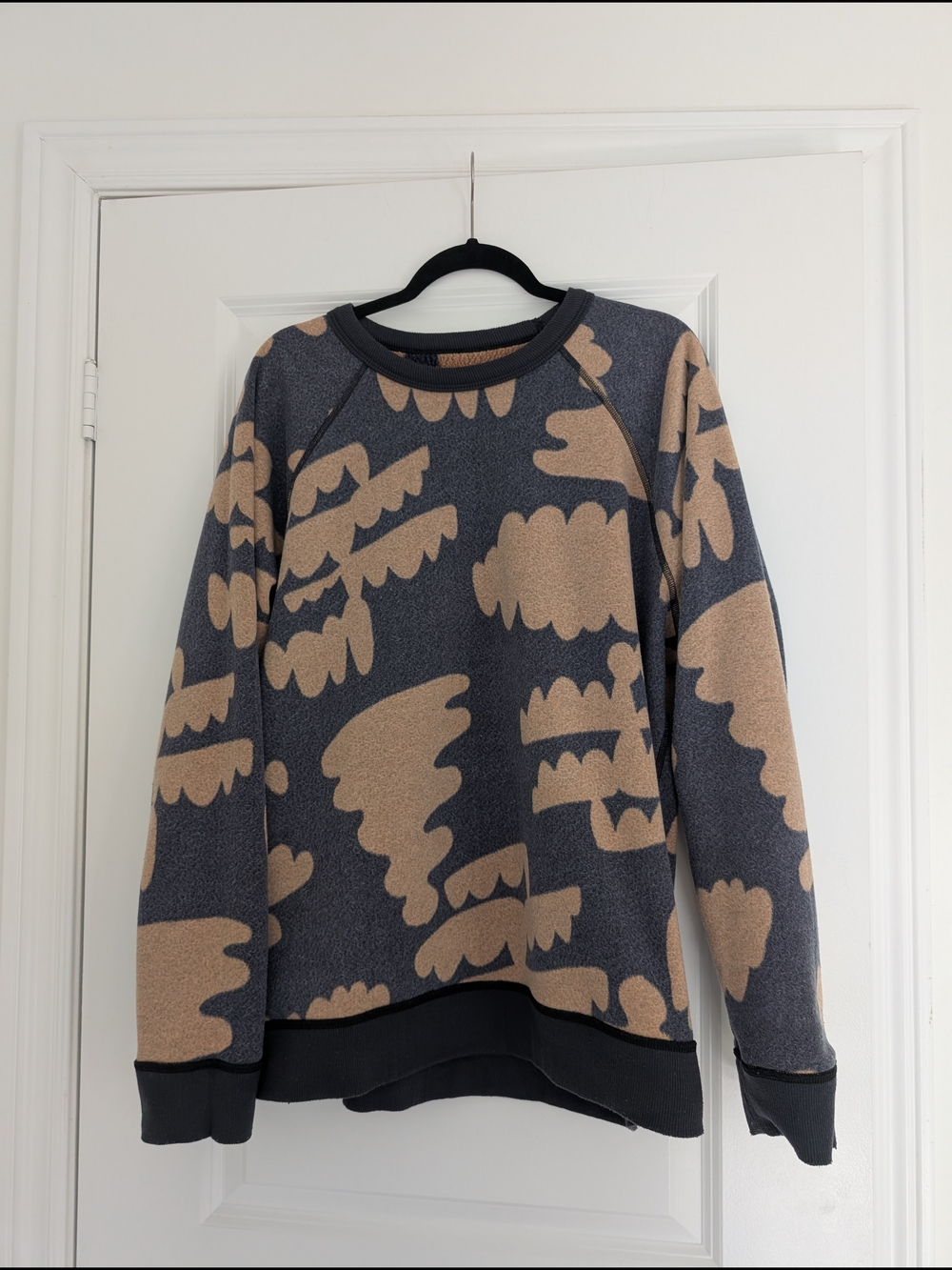 Patagonia Men's Black and Tan Fleece Crewneck Sweatshirt (Reversible!) - Picture 4 of 4